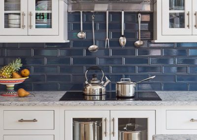 Kitchen with custom tile backsplash by Country Cabinets