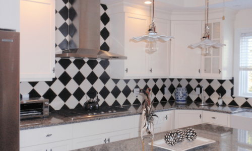 White kitchen with checkered black and white backsplash